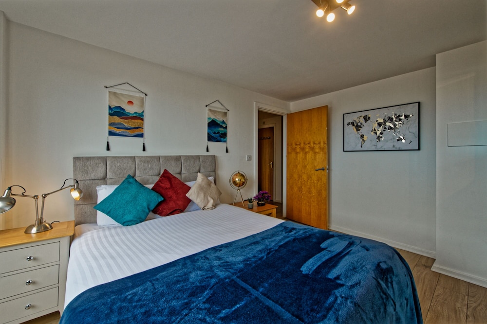 Lovely 1 bedroom apartment with a view view 2