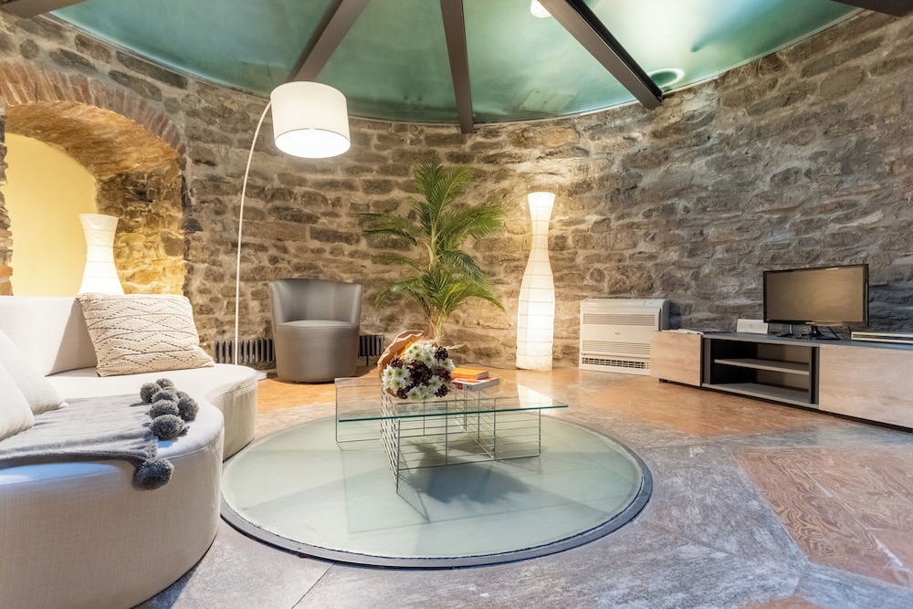 Ice Queen Chamber by Rent all Como
