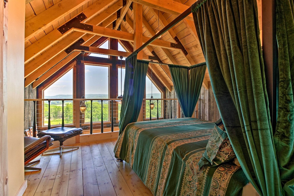 'red Sweetheart Barn Studio' w/ Mtn & River Views! view 3
