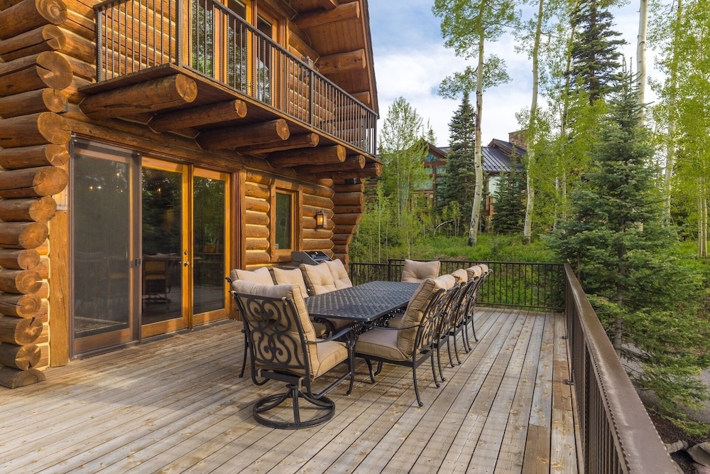 Wildwood Ridge 5 Bedroom Home