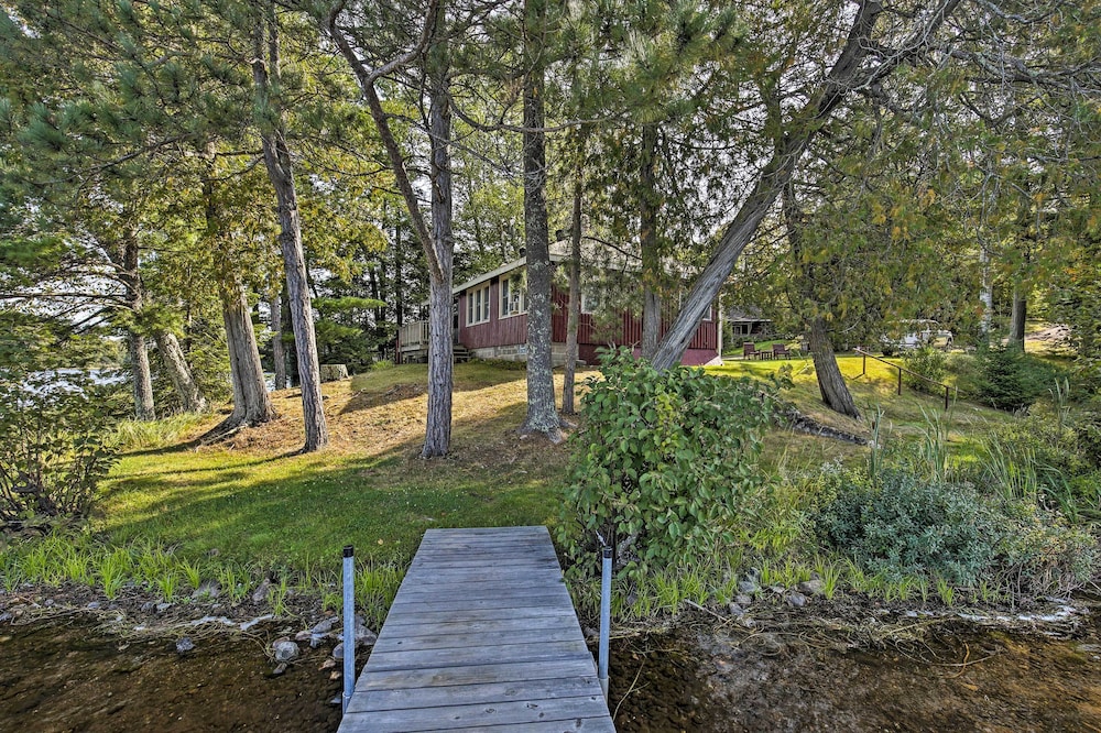 Cozy Lakefront Cabin w/ Indoor Gas Fireplace! view 3