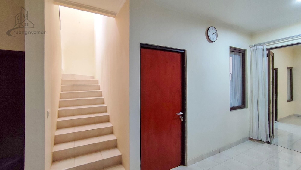 Atmosfer Guest House Sentul by Ruang Nyaman, Sentul City - 12