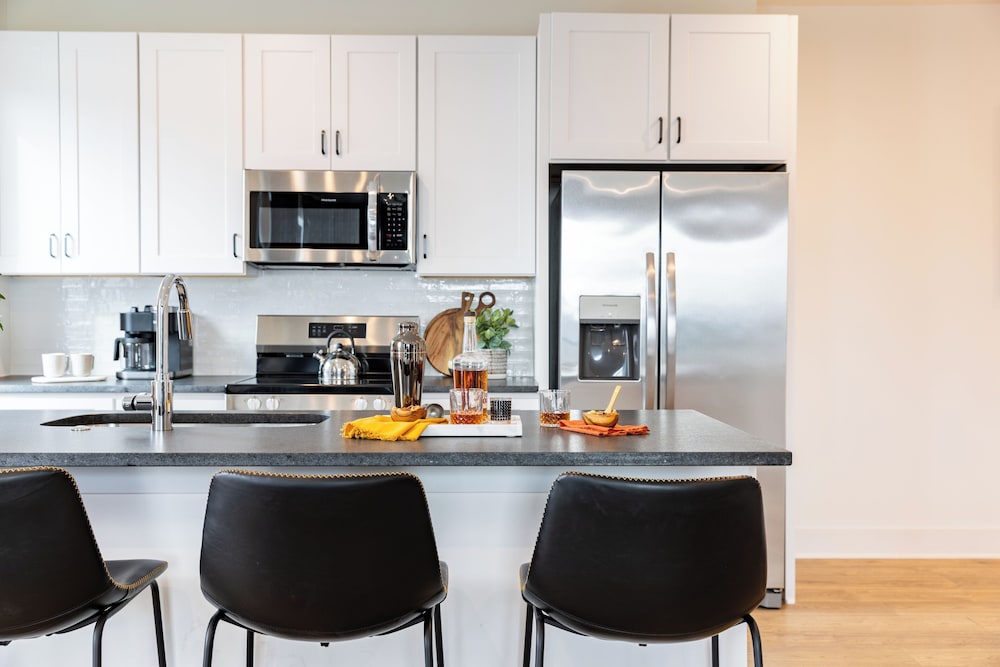 The Heights by AvantStay – Modern Condo Minutes from Broadway