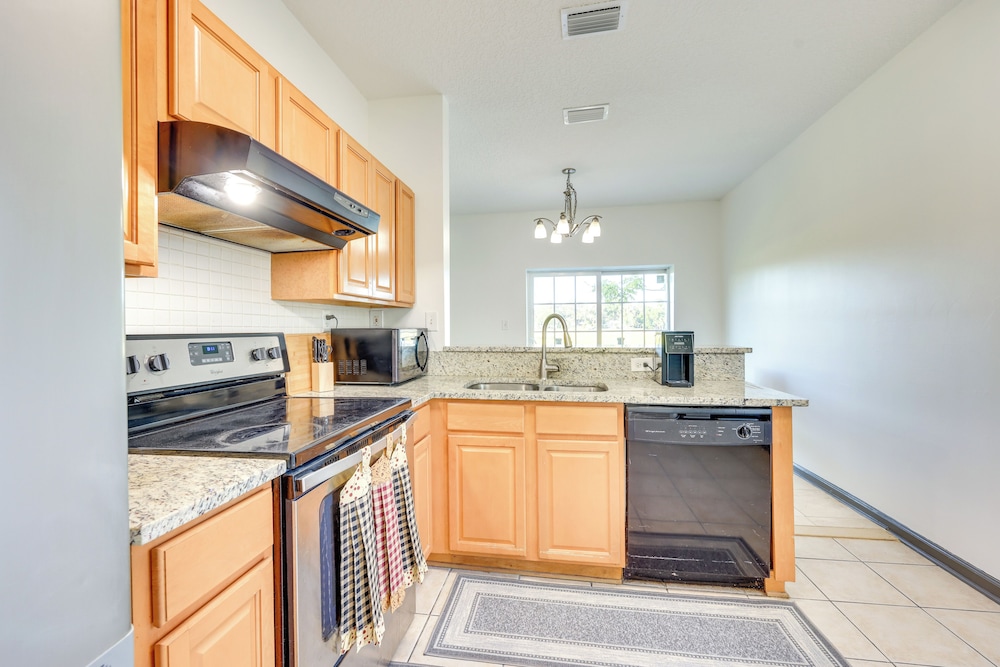 7 Mi to Dtwn Jacksonville: Riverfront Home w/ Deck