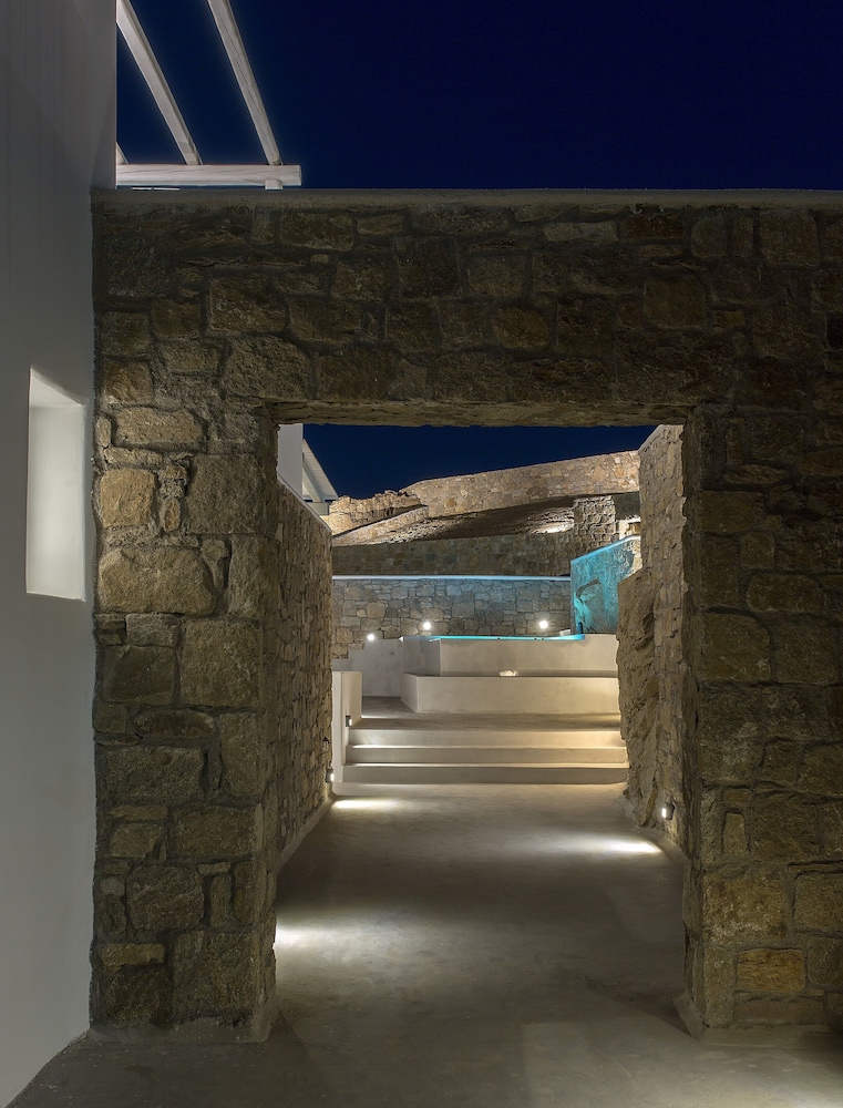 Villa Sapphire 6BR Hot Tub & Pool Ornos