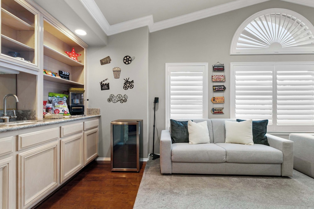 Luxury Pool Home w Theater Games & Mountain View