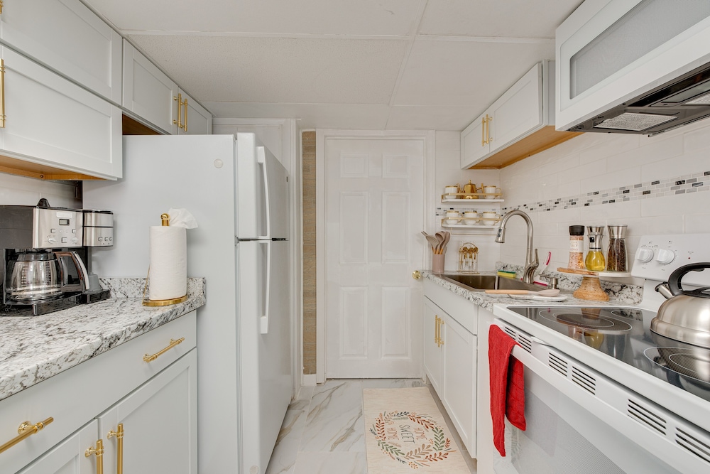 1 Mi to Downtown: Salem Vacation Rental!