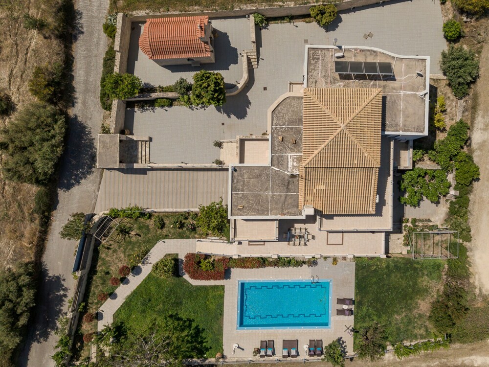 Arios Lux Villa