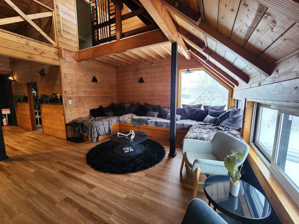 Hooting Owl Lodge
