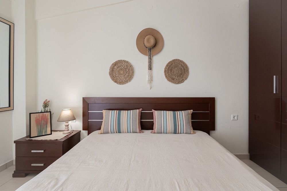 Tommy Seafront No 5 by Rentalspro - Nea Flogita