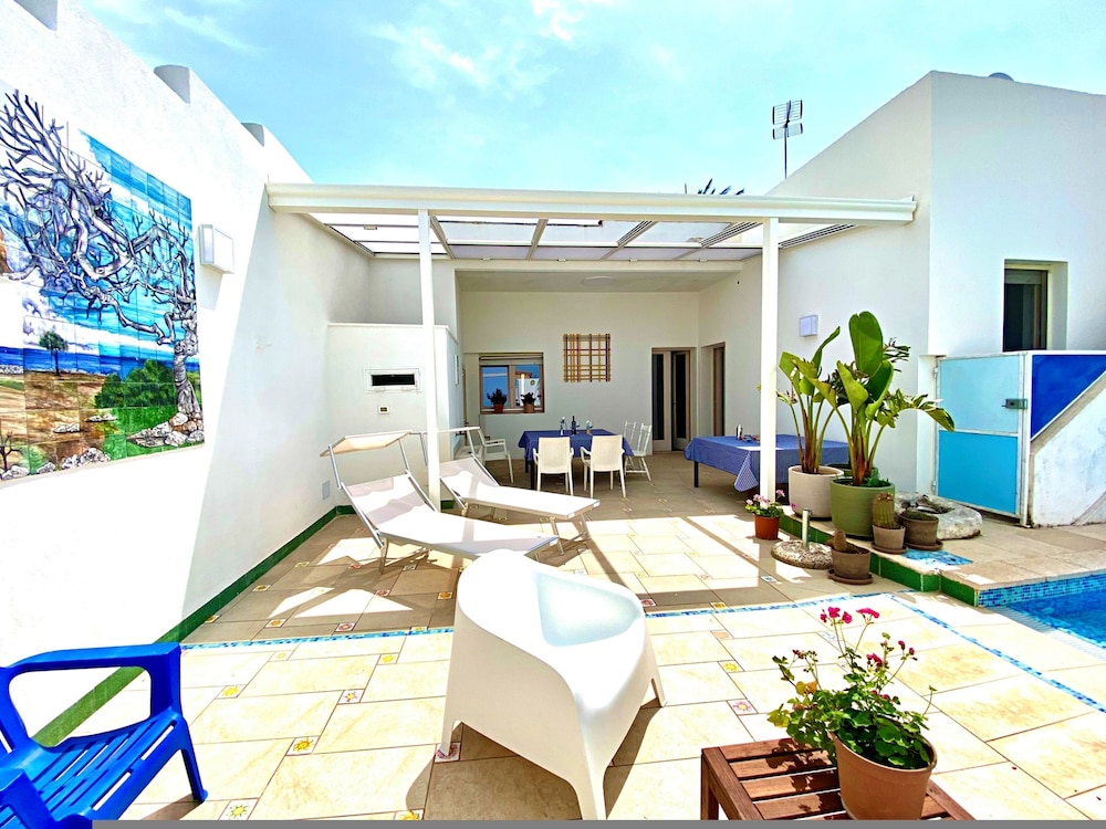 Casa Mondrian - Camere con Bagno e Piscina Privata