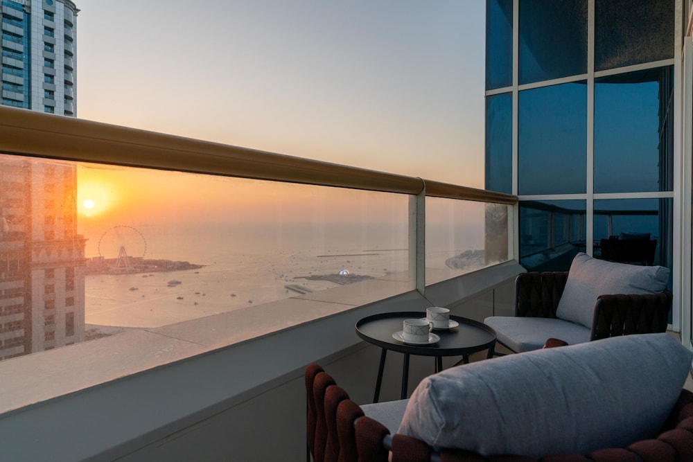 4BR Maid Penthouse w Pool and Jacuzzi