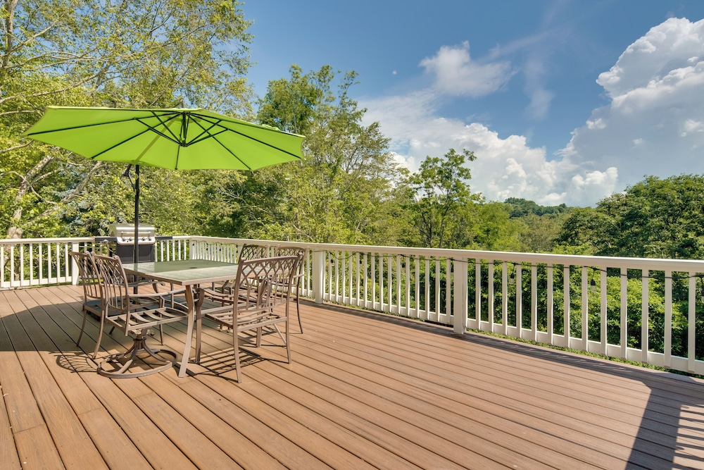 Getaway w/ Guest House - 6 Mi to Lake Glenville!