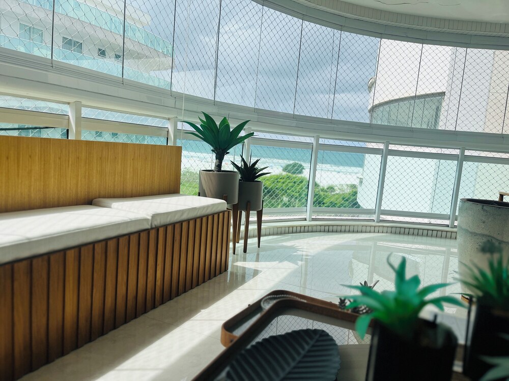CM 304 - luxo conforto em frente ao mar