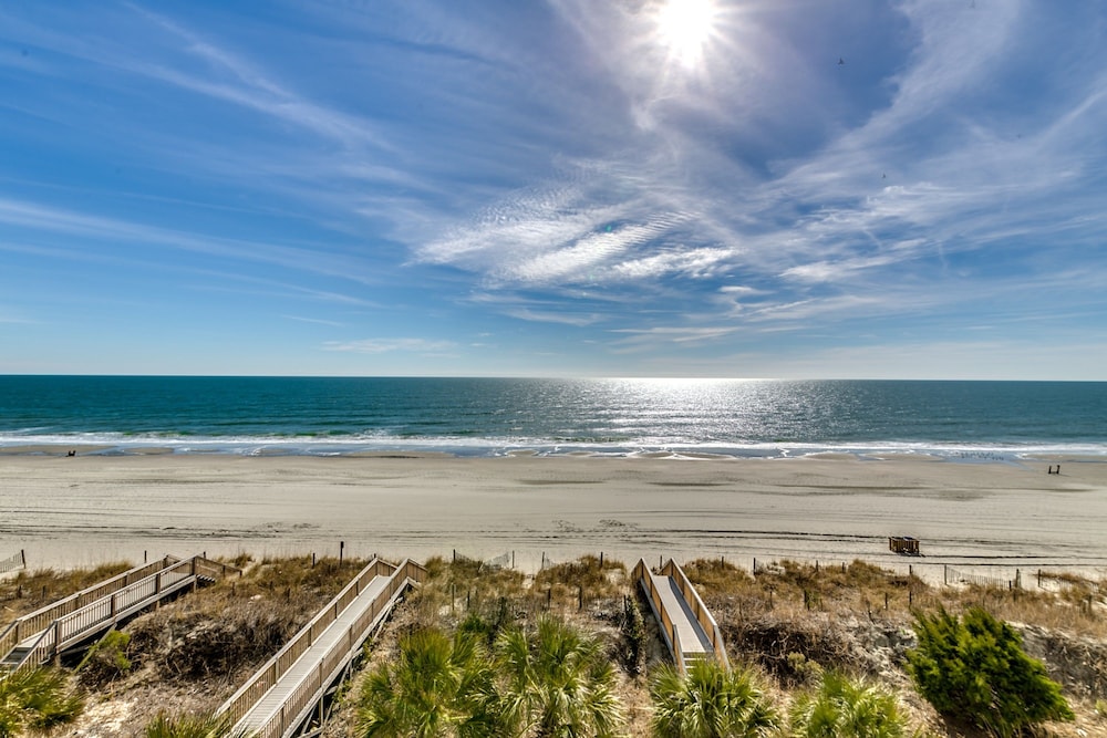 Crescent Shores by Condo-World