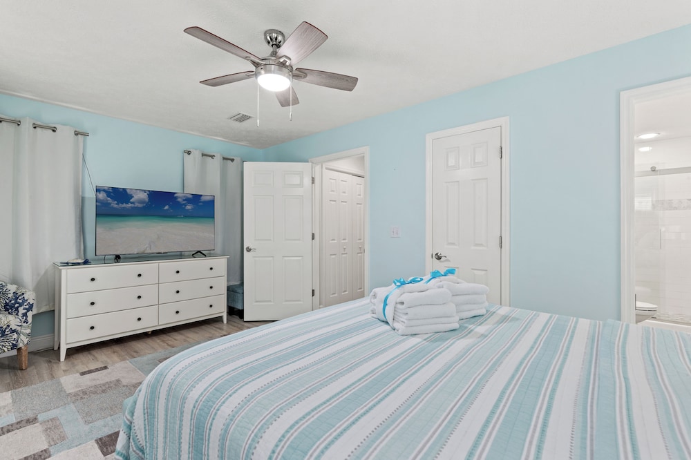 Sago by the Sea: 2-bed, 2.5-bath Retreat Steps From the Beach, Sleeps 7!