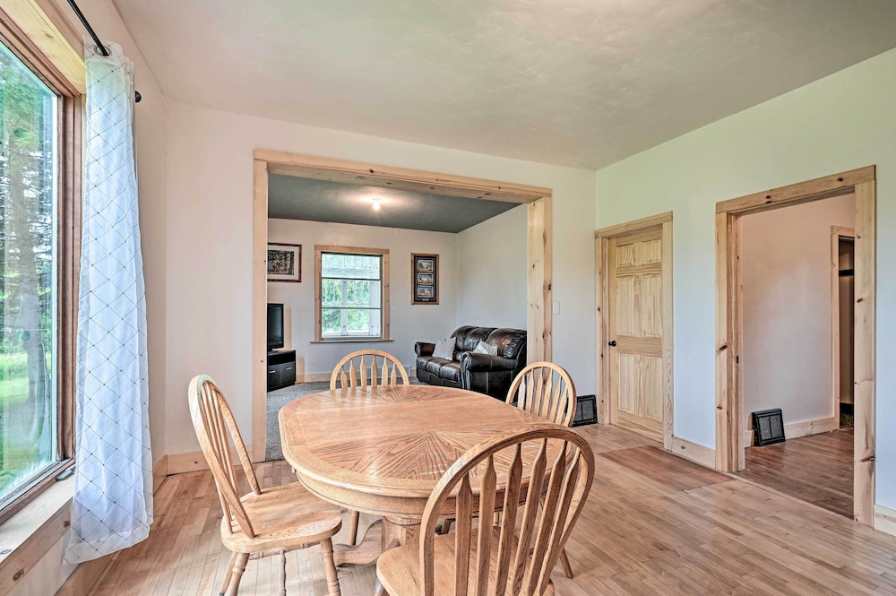 Remodeled Cecil Farmhouse, Near Shawano Lake! view 4