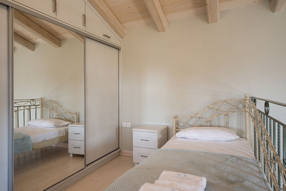 Luxury Villa Irida view 2