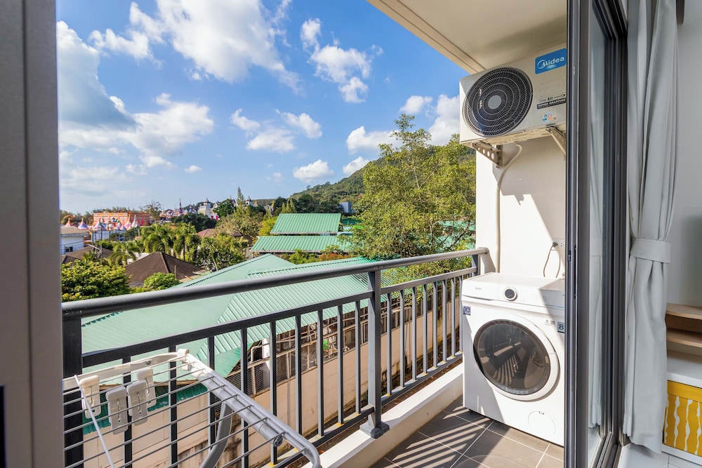 2BR Close to Beach Pool Views C256