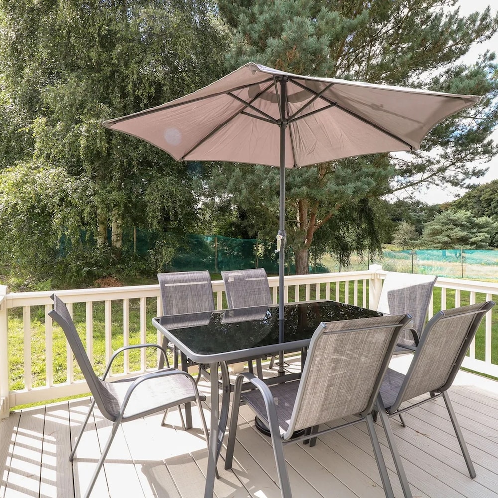 5 Berth 3 Bedroom Caravan Holiday Home in Fritton view 5