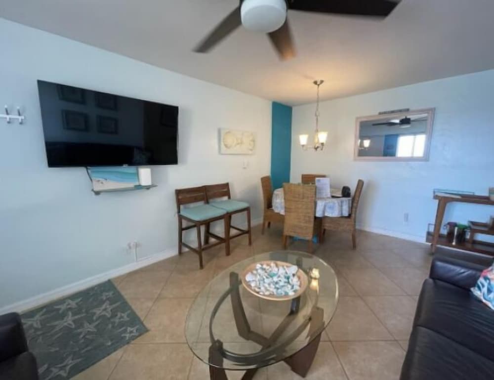 PH 2BED2BATH with Ocean View & Parking