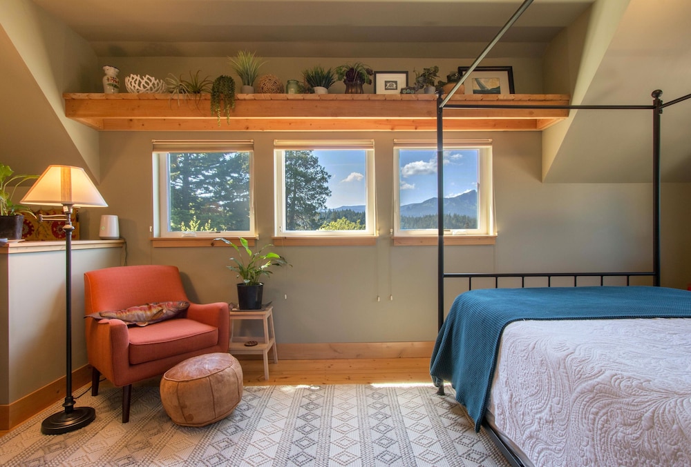 Venture Garden House 1 Bedroom Cottage by Redawning view 3