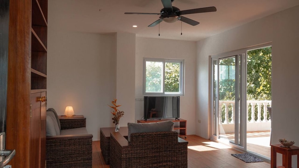Tablas Seaview Homestay