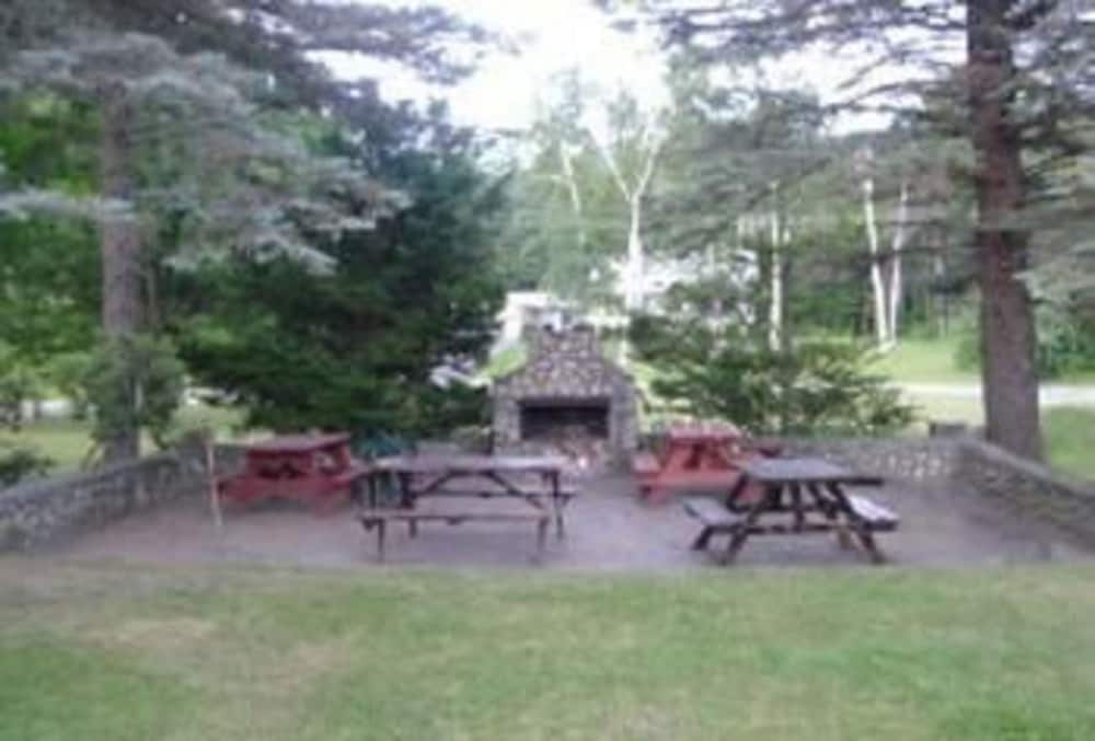 Patio Motor Court