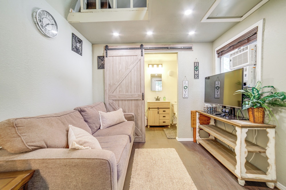 Cozy Tiny Home: 1 Mi to The Village at Meridian