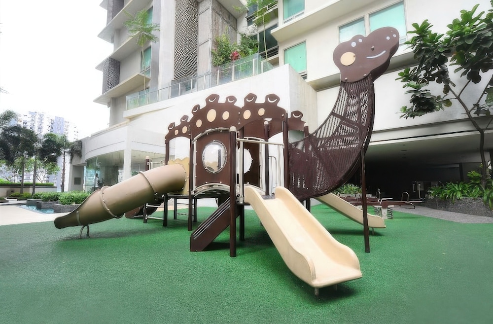 Swiss Garden Residences by Emily