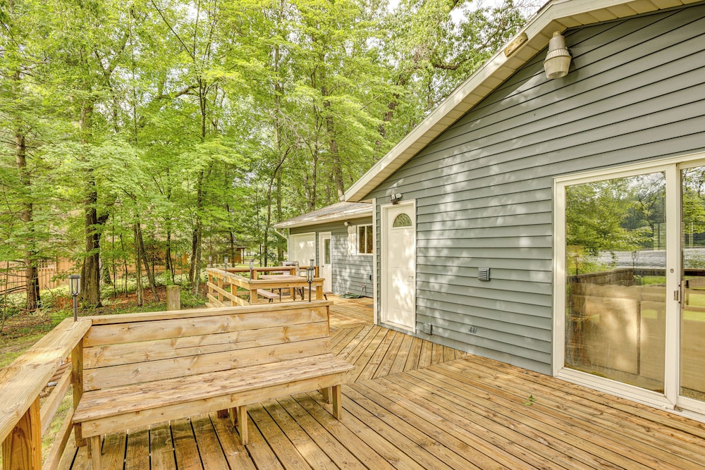 Lakefront Home w/ Deck: Central Michigan Escape!
