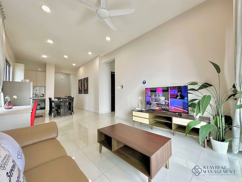Country Garden Danga Bay Sea View Homestay by Stayrene