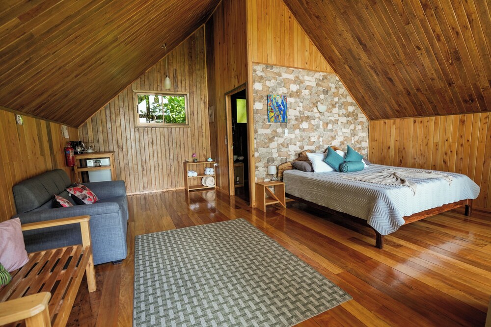 Tityra Lodge