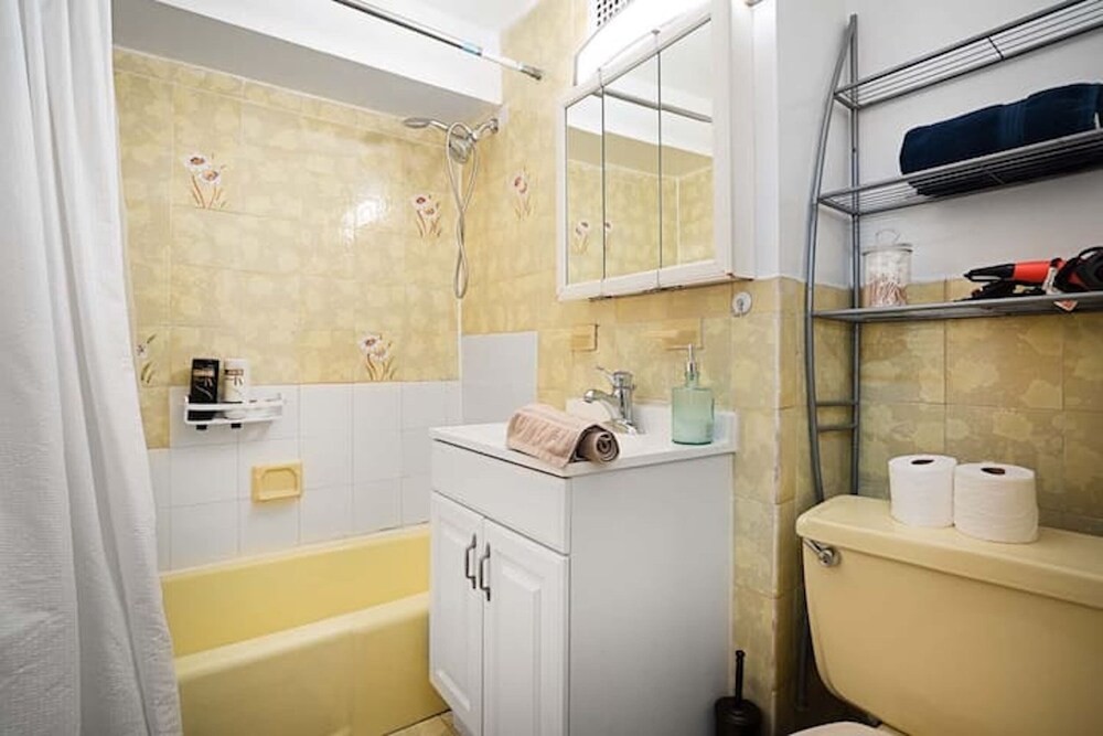 Charming Quiet Studio Right Off Central Park West