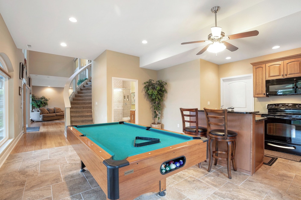 Huge! Sleeps 30-kayaks, Pedal Boat & Paddle Boards