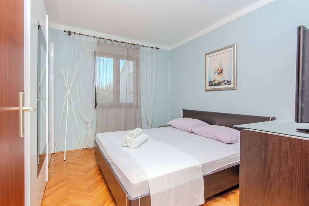 Holiday home Suric