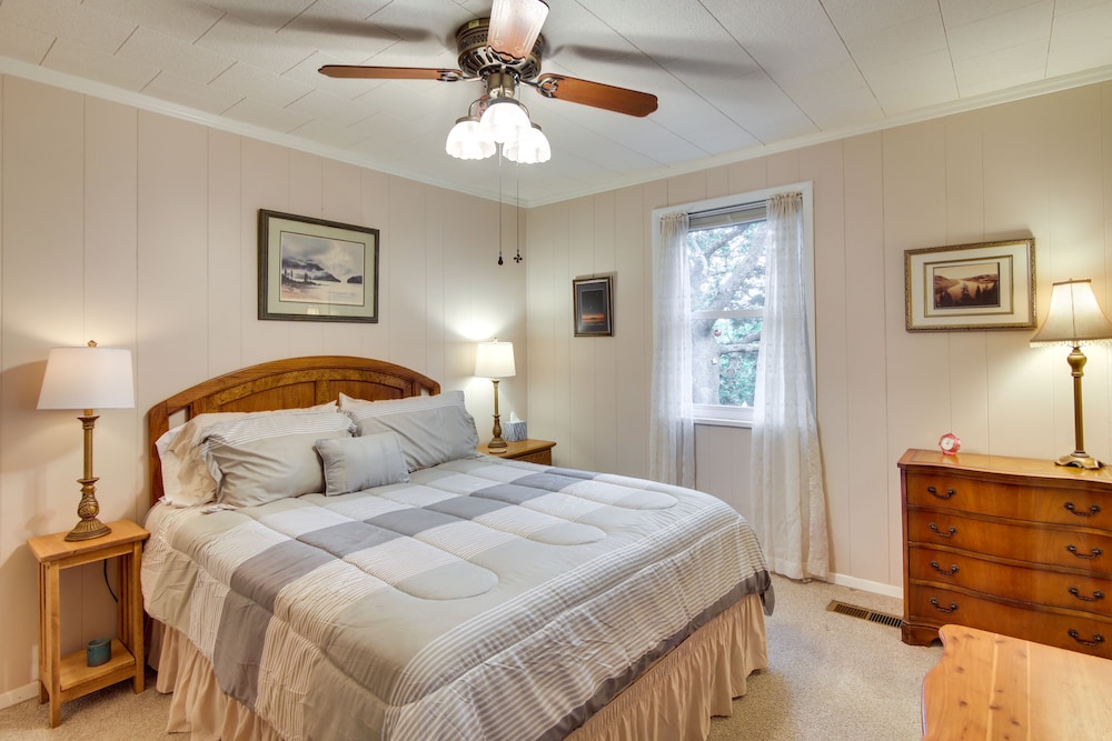 McAlester Vacations - Lakefront Canadian Gem: Hot Tub, Decks  Grills - Property Image 2