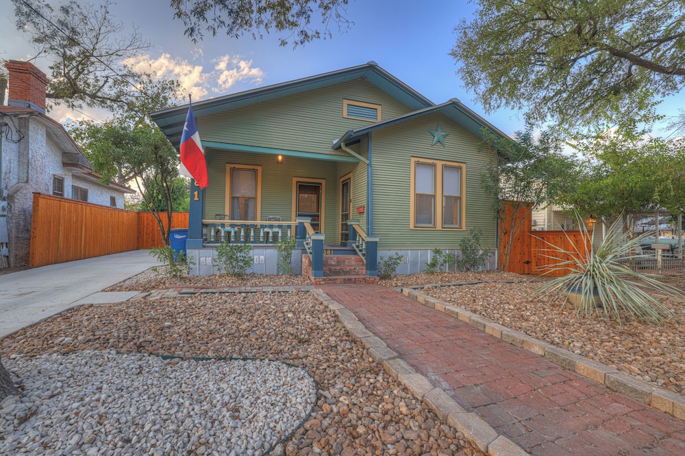 Tolle Haus: W/pool & Firepit-walk to Schlitterbahn, Comal Chutes & Downtown!