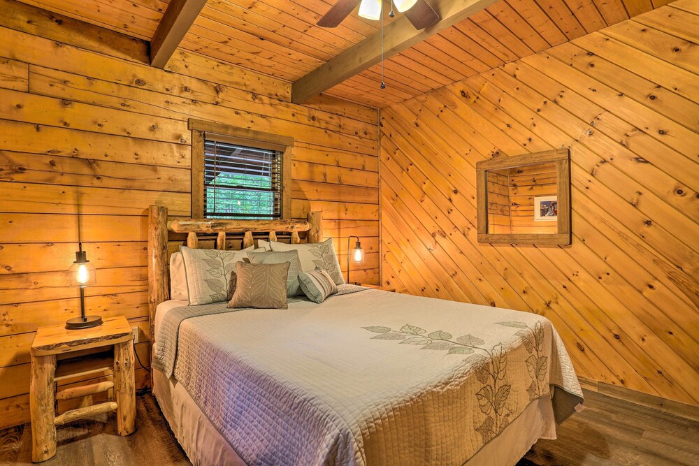 Pocono Log Cabin: Fireplace, Fire Pits & Amenities view 3