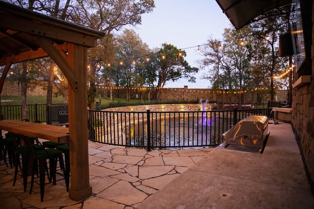 Lux Lounge 7744 Ranch Resort Austin - Cota
