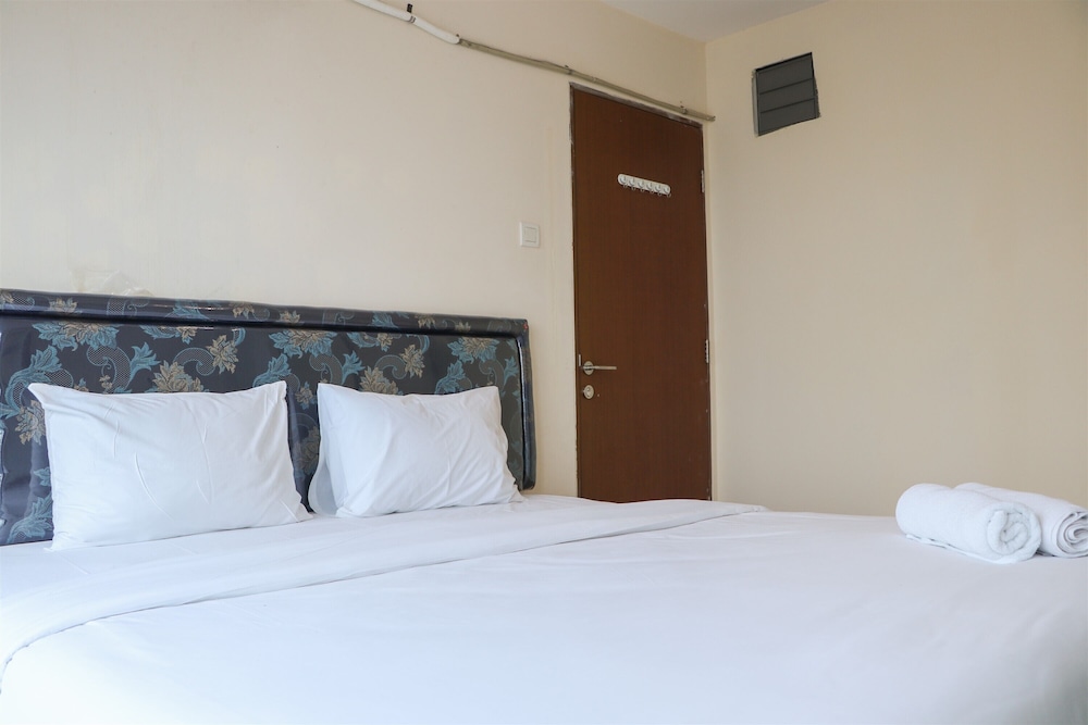 Functional 2Br At Tifolia Apartment