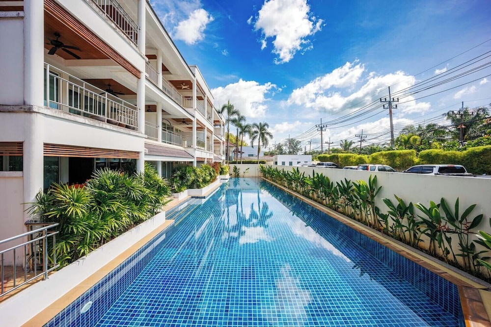 Seaview Condo with Large Pool - BAP1