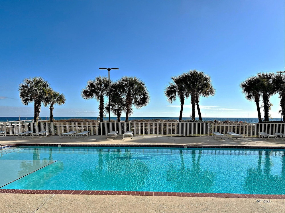 Regency Isle 704