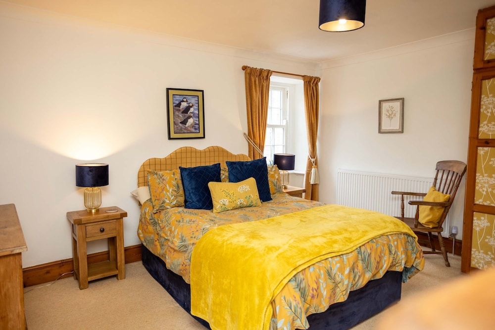 Hall House 3 Bedroom House St Florence