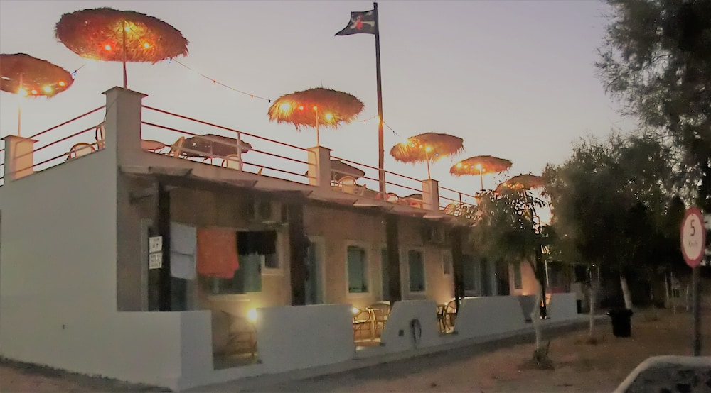 Santorini Camping & Hostel