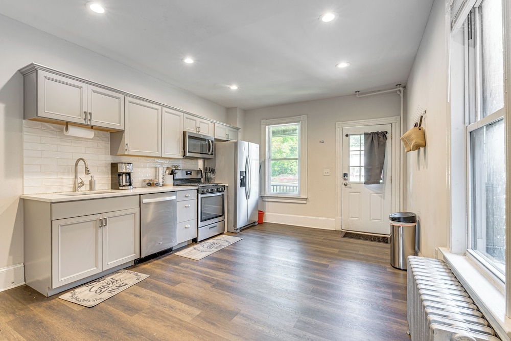 Shop & Dine: Central Stroudsburg Townhome!