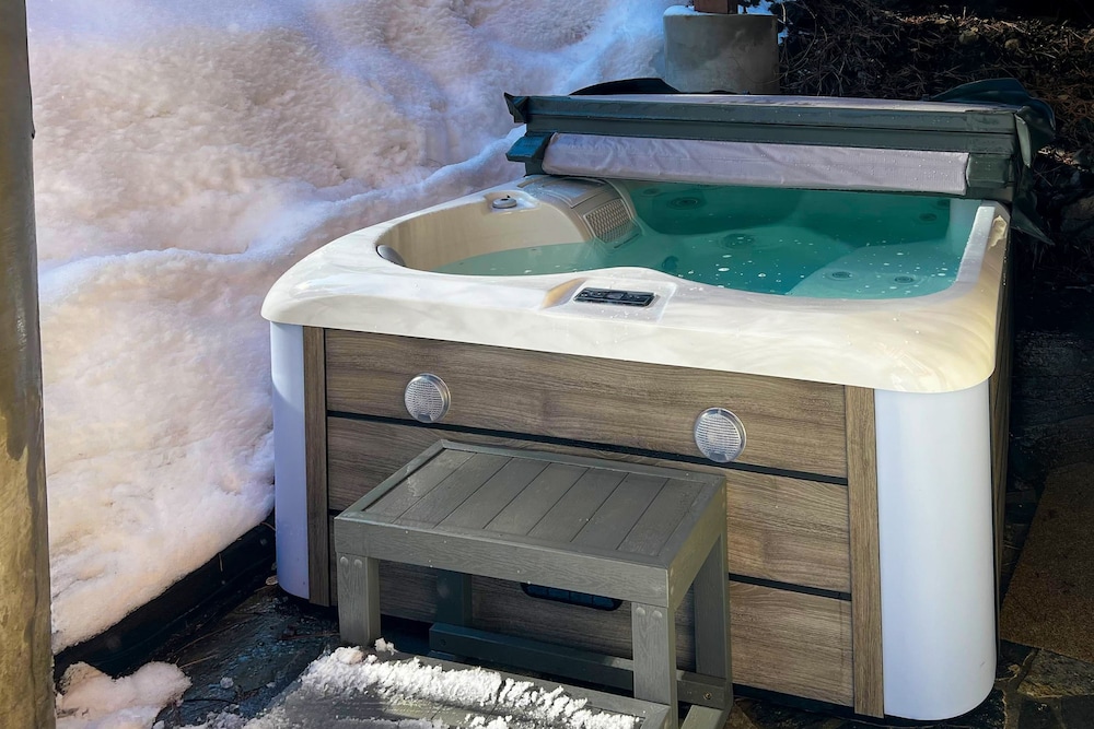 Explorer by Avantstay Close to Slopes Game Room Guest Suite