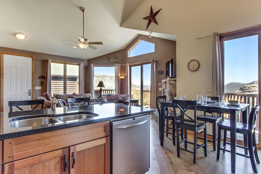 The Twin Owls 21a 2 Bedroom Condo by RedAwning - Property Image 11