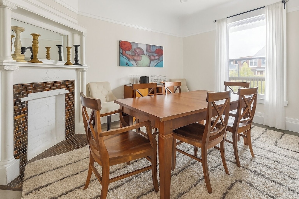 Detroit 6BR House Wifi, Parking, Pet Friendly