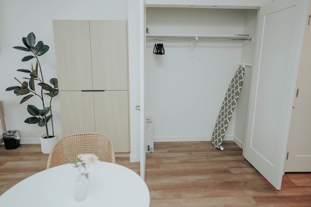 NEW Minimalist & Clean Apt in Downtown SLC